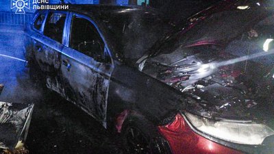 У Львові горіли два автомобілі