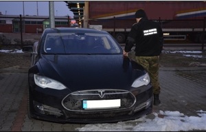 На польсько-українському кордоні зупинили вкрадену "Tesla"