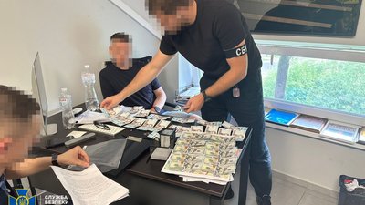 Депутата однієї з сільських рад на Львівщині спіймали на хабарі (ФОТО)