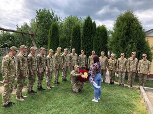 На Львівщині прикордонник освідчився своїй дівчині (ФОТО)