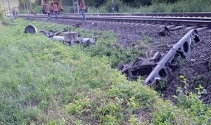 На Львівщині товарний потяг зійшов з рейок