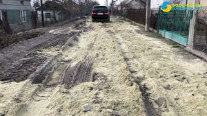 Після очікуваного ремонту в Золочеві, дорога стала непроїздною (фото, відео)