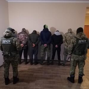 Тікали та чинили опір: затримання з попереджувальними пострілами на Буковині (фото)