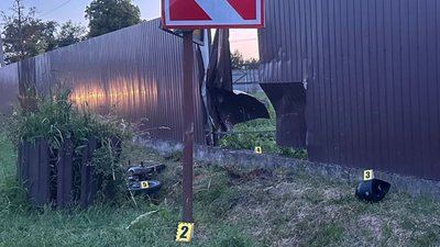 На Львівщині 15-річна мотоциклістка з пасажиром-однолітком під час руху злетіли у кювет (ФОТО)