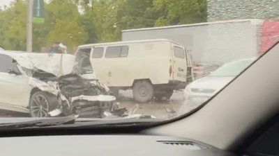 Зіткнулися кілька автомобілів: у Львові сталася ДТП з потерпілими (ВІДЕО)