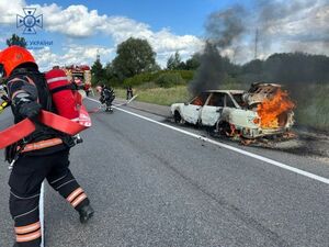 На Львівщині згорів автомобіль (ФОТО)