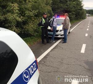 Попросила підвезти: на Львівщині затримали чоловіків, підозрюваних у розбійному нападі на молоду дівчину (ФОТО)