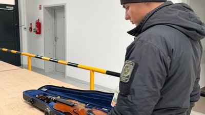 На Львівщині на польському кордоні виявили скрипку XVIII століття