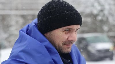 Родина воїна, якого поховали на Львівщині, а згодом живим повернули з полону, має повернути 15 млн грн