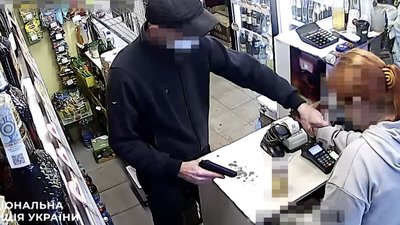 У Львові чоловік скоїв розбійний напад (ФОТО, ВІДЕО)