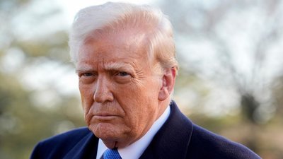 Трамп розвертає свою політику щодо України, - NYT