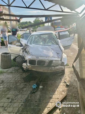 У Одесі водій BMW під час погоні влетів у натовп людей на пішохідному переході: момент ДТП (ФОТО/ВІДЕО)