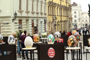 У Львові на Фестивалі писанок зібрали допомогу ОХМАТДИТу (ФОТО)