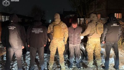 На Львівщині затримали чоловіка, який за 13 тисяч доларів обіцяв переправити ухилянта до Угорщини