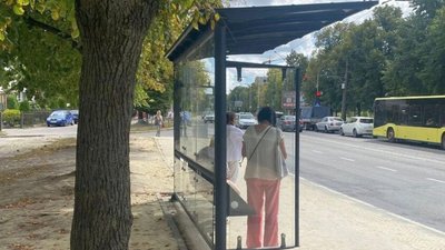 У Львові облаштували ще одну доступну зупинку