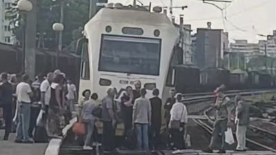 У Львові люди перекривали рух потягу (ВІДЕО)