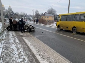 На Львівщині в ДТП потрапила маршрутка: постраждали люди (ВІДЕО, ФОТО)