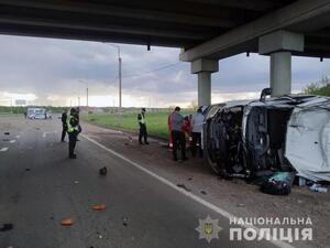 На Буковині у ДТП перекинувся автомобіль, є загиблий