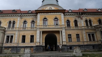 На Львівщині для відвідувачів відкрили перші приміщення 150-річного палацу Гредлів