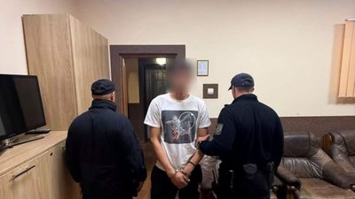 У ПП "Краківець" прикордонники виявили 20-річного чоловіка, який перебував у розшуку