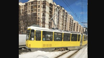 У Львові трамвай зійшов з рейок