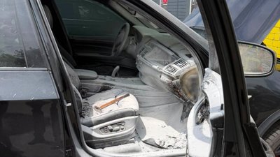 У Києві колишній пацієнт підпалив авто психолога
