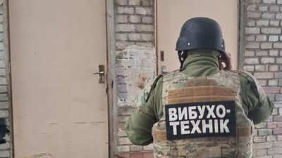 У Львові поліцейські з території школи вилучили предмет, схожий на корпус старої гранати