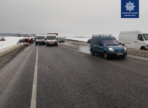 Смертельна ДТП під Києвом з участю п’яти автівок, є жертви (відео 18+, фото)