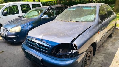 У Львові евакуювали покинуті занедбані автомобілі