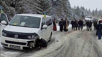 На Львівщині автомобіль зі загиблим Героєм потрапив у ДТП