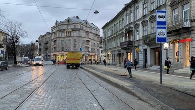 До березня закінчать, але не факт: у Львові ніяк не завершать ремонт вулиці