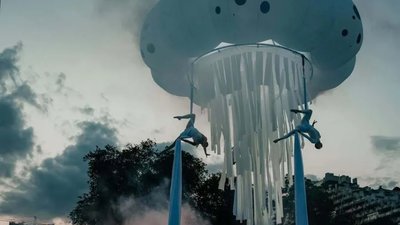 У клубі в Одесі під час виступу впала повітряна гімнастка