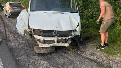 П'яний хлопець викрав мікроавтобус і потрапив на ньому в ДТП