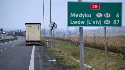 Польські фермери припинили блокування руху вантажівок біля ПП "Медика – Шегині" на Львівщині