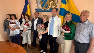 На Львівщині трьом багатодітним жінкам вручили державні нагороди «Мати-героїня»