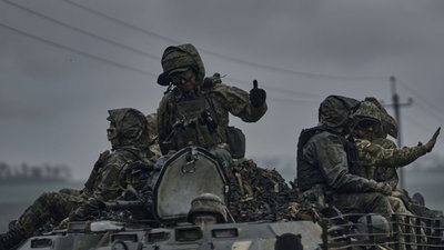 Таємне постачання зброї в Україну наразі під загрозою, - NYT