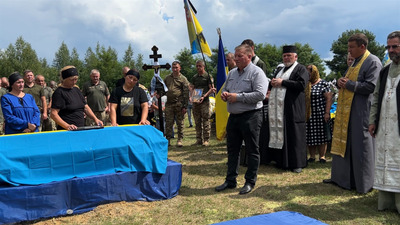 Представники ТЦК вручили повістку священнику УПЦ МП, який не відчинив храм для прощання зі загиблим Героєм