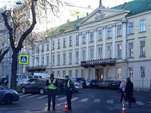 У Львові поліціянти перевіряють замінування СБУ і ОДА (ФОТО, ВІДЕО)