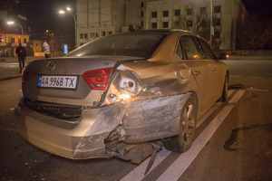 У Києві у ДТП потрапив дипломат з Греції (фото, відео)