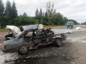 На Львівщині у ДТП загинуло двоє людей (фото 18+, відео)