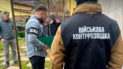 Автівки виставляли на продаж: БЕБ на Львівщині викрило БФ, який завіз 130 автомобілів під виглядом гуманітарної допомоги (ФОТО)