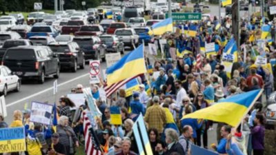 На Алясці перед зустріччю Трампа і путіна проходить мітинг в підтримку України