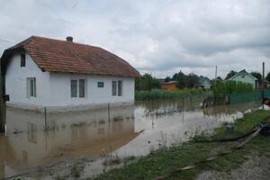 У Львівській області продовжують відкачувати воду з підтоплених будинків