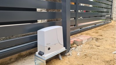 Чи можна відкрити відкатні ворота без електрики