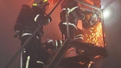 Вночі у Львівському районі палала двоповерхова будівля (ФОТО)