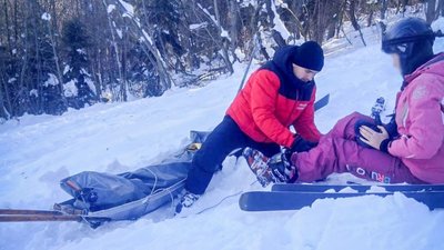 На Львівщині гірські рятувальники двічі рятували травмованих лижниць