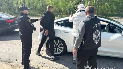 Майже 22 тисячі доларів за незаконний перетин кордону: троє чоловіків постануть перед судом