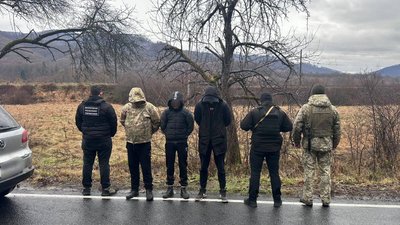 Чоловіки на Закарпатті намагалися втекти за кордон під виглядом траурного кортежу із тілом загиблого військового (ФОТО)