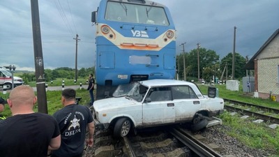 На Хмельниччині пʼяний водій спричинив ДТП з поїздом