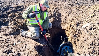 У двох західних областях під час польових робіт виявили нерозірвані бойові частини ракет і «шахеда» (ФОТО)